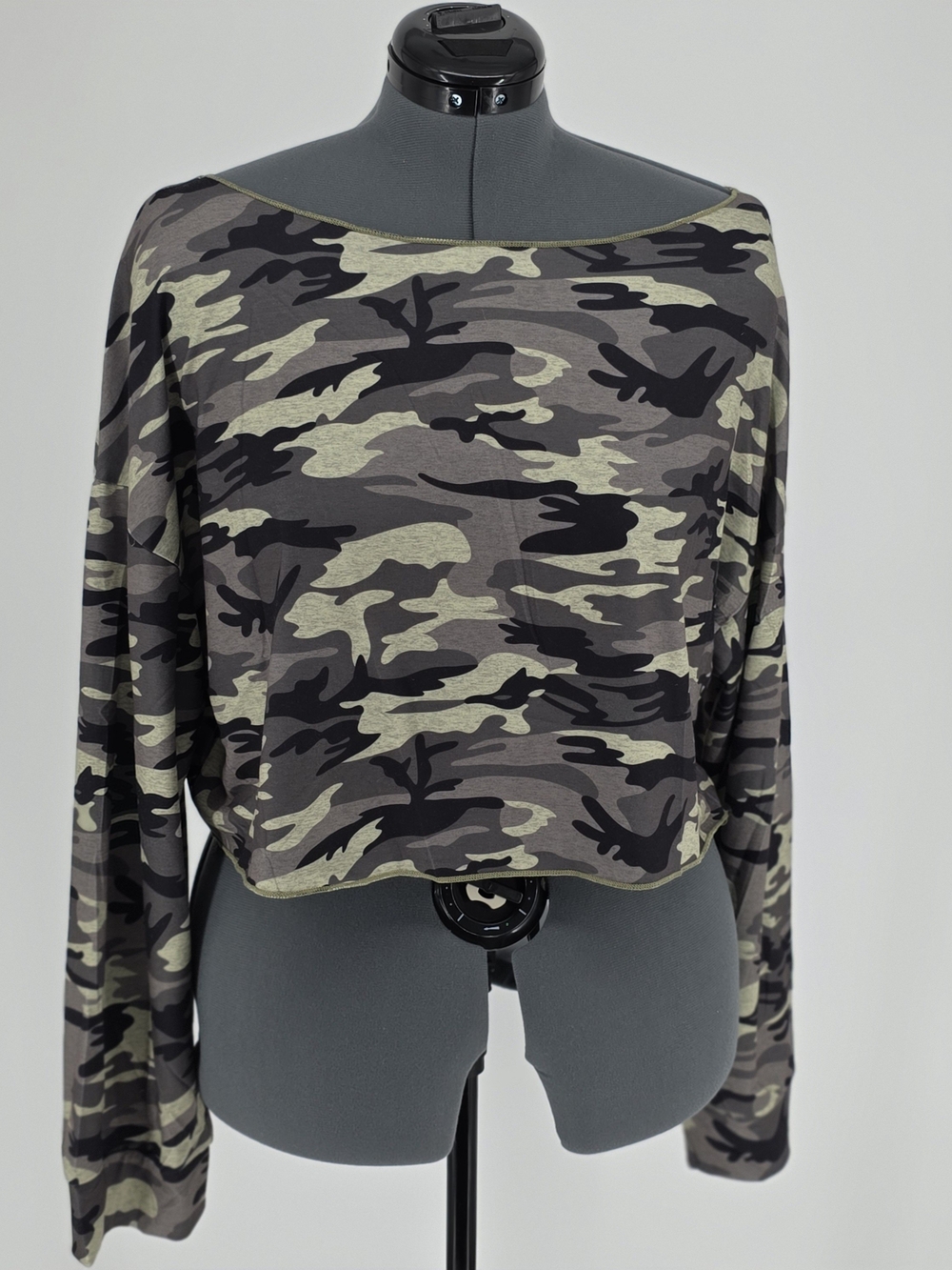 Avanova Olive & Black Camo Off-Shoulder Long Sleeve Crop Top Size XL